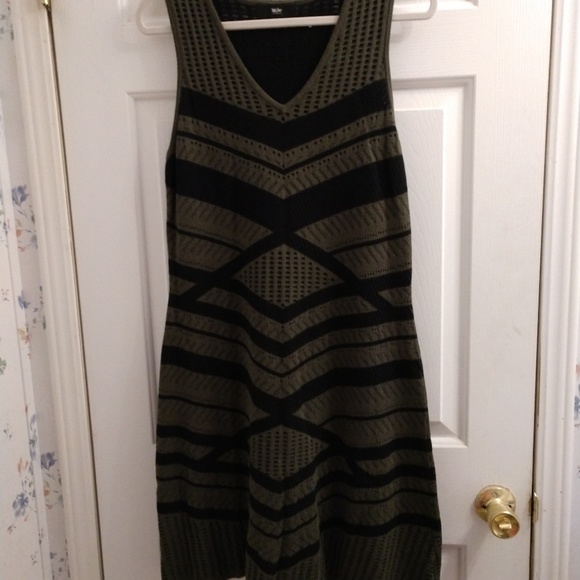 Mossimo Supply Co. Dresses & Skirts - Mossimo V-neck geometric sweater dress